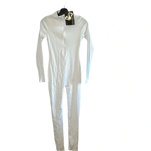 White jumpsuit,layering ,apres ski,bodycon sculpting,ribbed,mock neck,NWT”,125$ - Picture 4 of 15